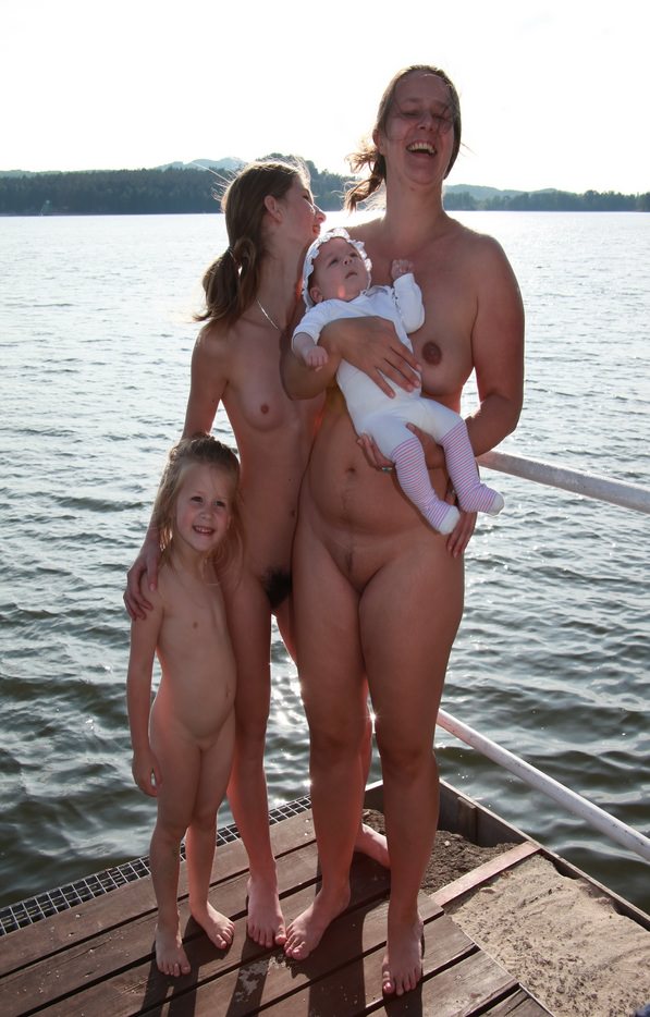 Family nudism on the lake [Pure naturism]