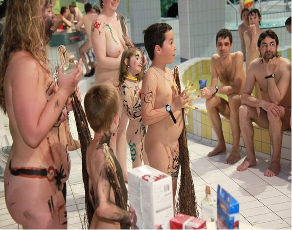 Nudists celebrate Halloween [Pure naturism]