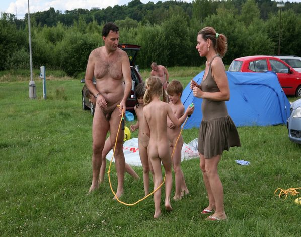 Photo nudism - games outdoors [Pure naturism]
