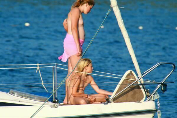 Nudists float a family on the yacht [Pure naturism]