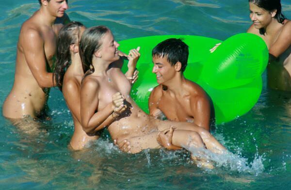 Students - a photo nudism [Pure naturism]