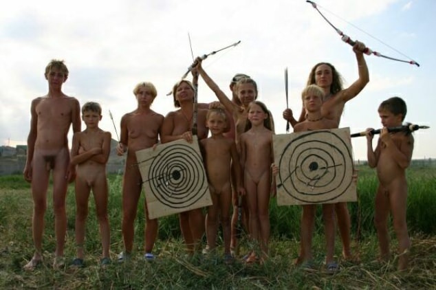 Nudists outdoors shoot from onions [Pure naturism]