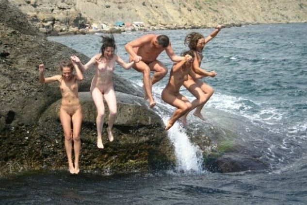 Students nudists of a photo [Pure naturism]