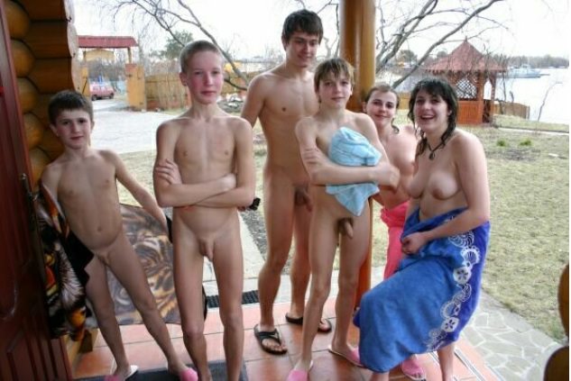Nudism in an autumn season [Pure naturism]