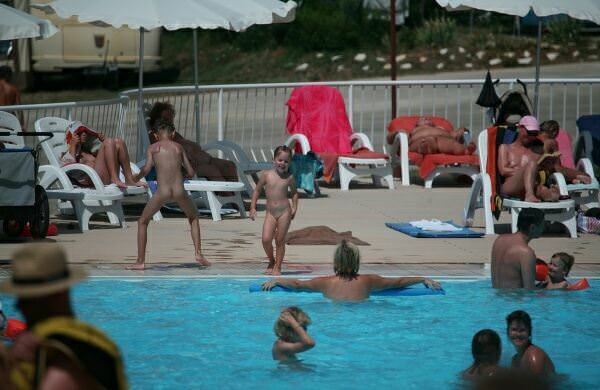 The nudist resort in Europe [Pure naturism]