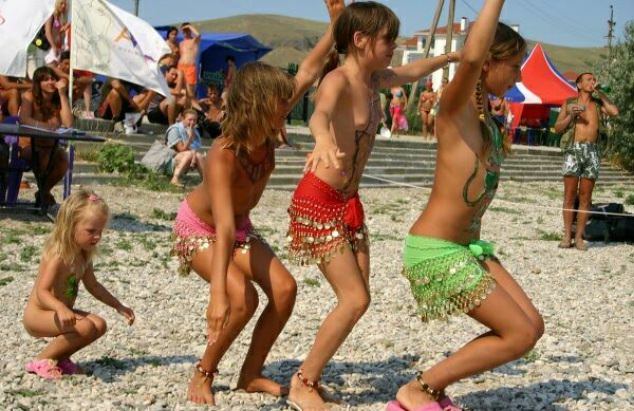 Family nudism on a beach - dances and competitions [Pure naturism]