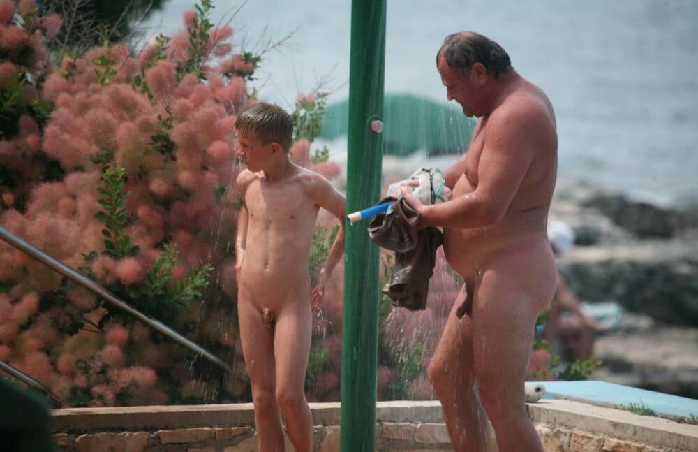 Naturist Shower Profiles pics - Nature serves as the bodys natural clothing