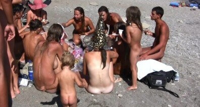 The vast oceanfront 1 Full HD video - Wearing less clothing is fashionable