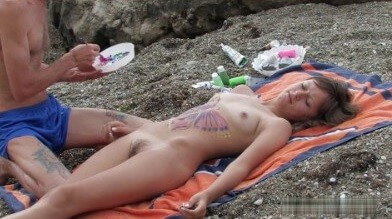 Naked body art on the beach Full HD video - Taking off ones clothes is a way to strengthen inner harmony