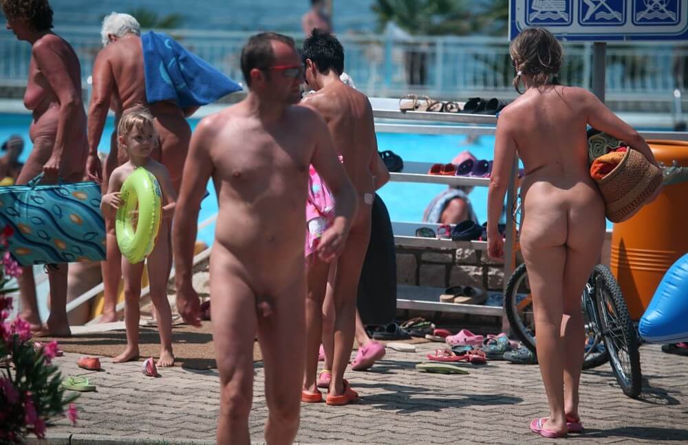 Daytime Nudists Chill Out photos - Naturists love movement and activity