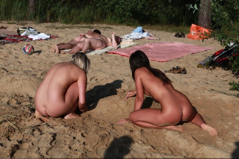 Creekside activity Big Photo gallery - Nudism and naturism are closer to natural harmony