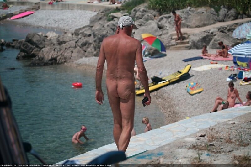 Nudist Shore Walking pics - Nudists only allowed