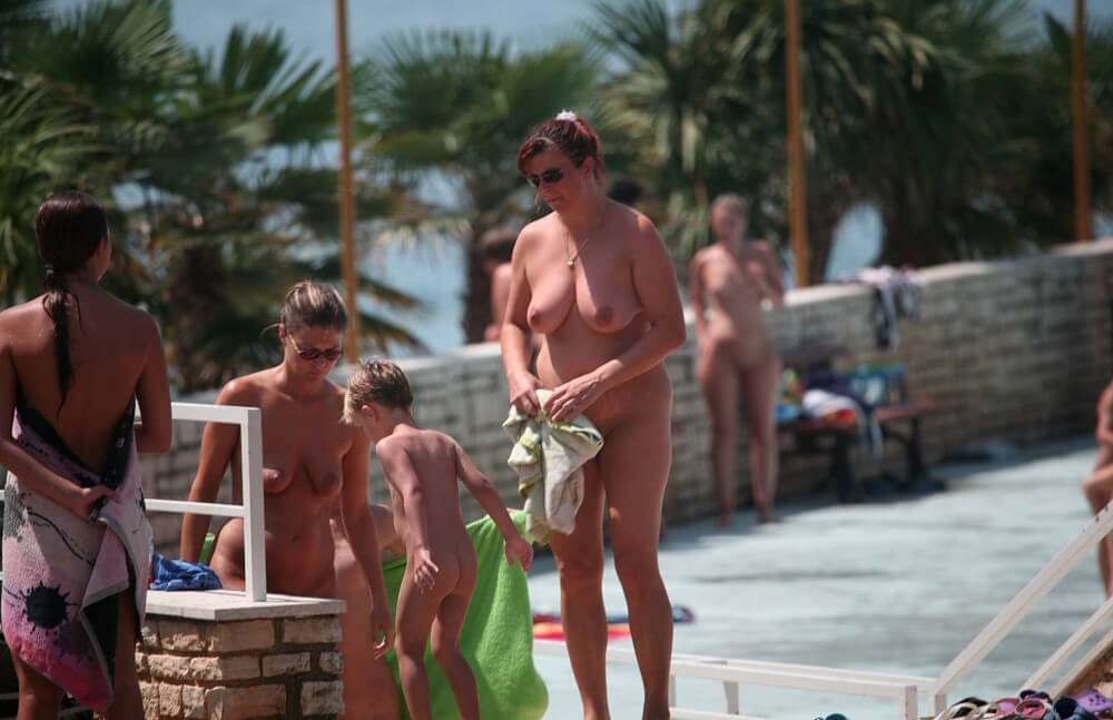 Boardwalk Biking pics - This practice of going nude was embraced by the highest ranks of the aristocracy