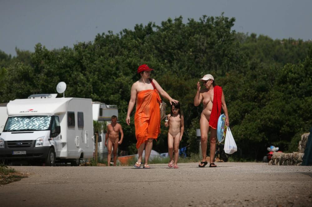 Bondi Beach Path Outskirt pics - A nudist values the connection with nature and the human body