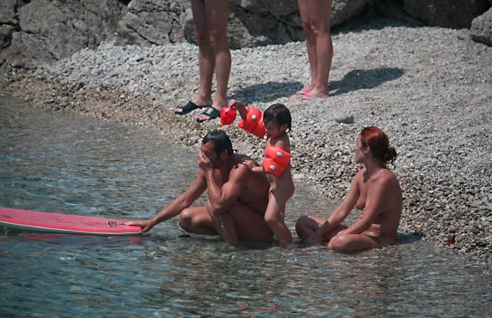 Beach Nudist Family Shore Camp pics - Must always be without clothes