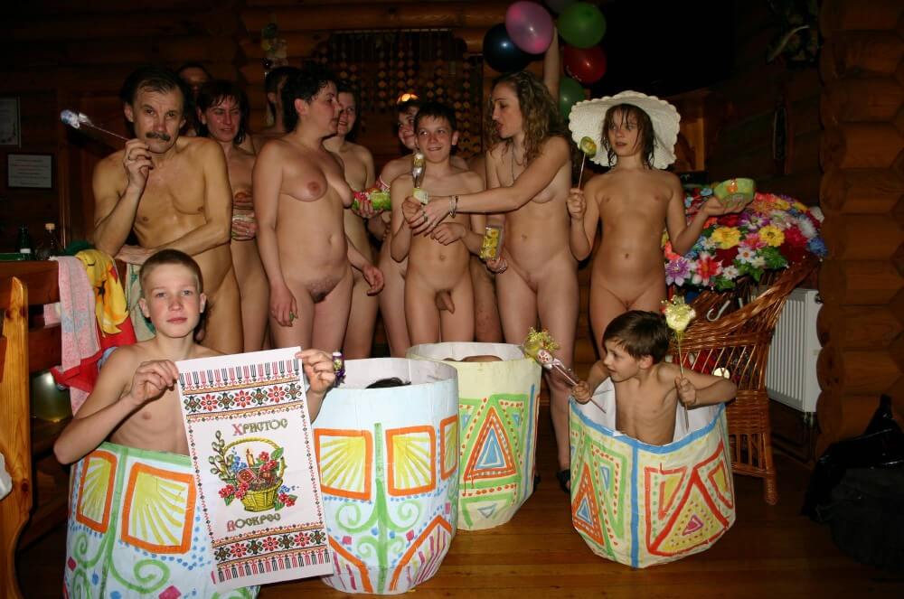 Easter Group Memories pics - Living freely and naturally is the dream of naturists