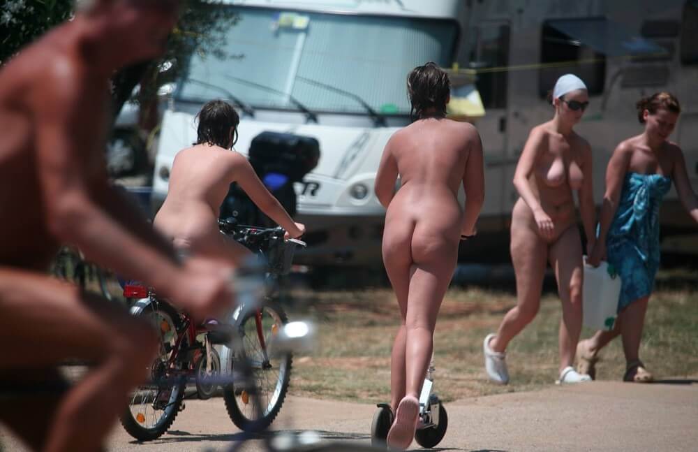Park Misc Walks pics - Many naked men and women