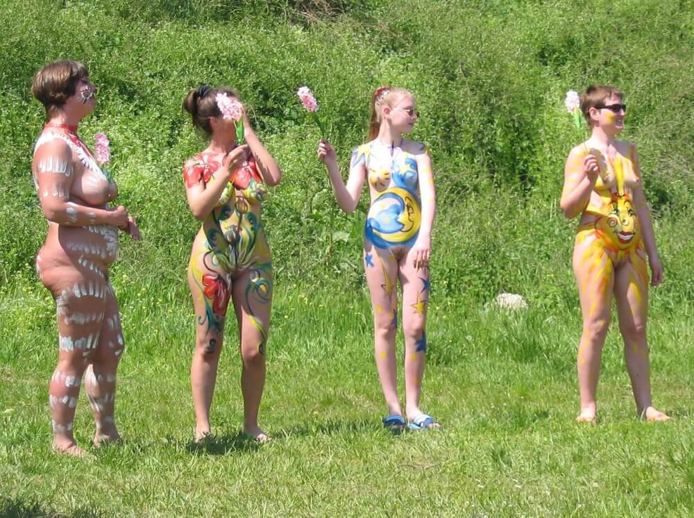 Family String-Apple Game Pics - The Naked Human Body