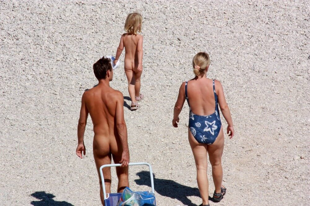 Beach Voyage Nudism Life pics - Nature is the best home for those who practice naturism and nudism