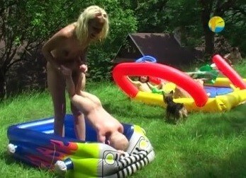 Naturist Freedom: Not only Skipping Ropes - Naturists live easily and freely