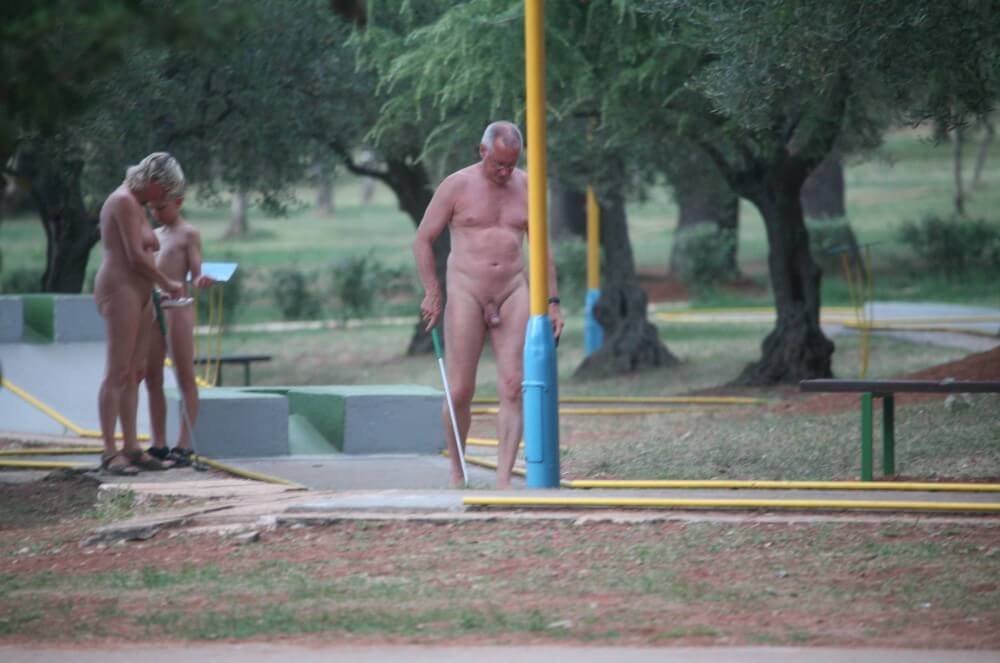 Mini-Golf Nude Participants pics - Values trust and friendliness among naked people