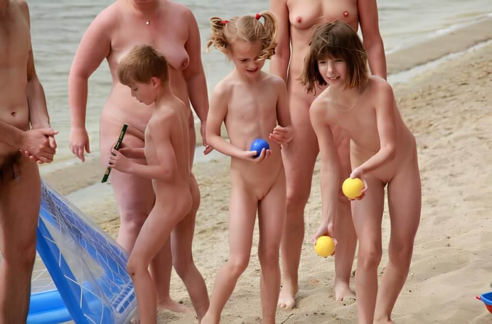 Lezero family games big gallery - The community of naturist movement supporters and their values