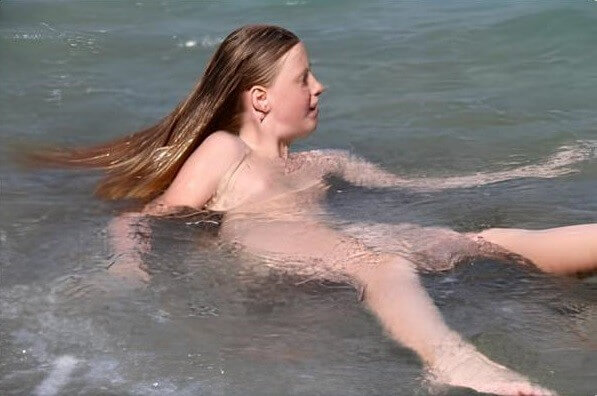 Turqoise Water Splash pics - Connoisseurs of naturism choose nature