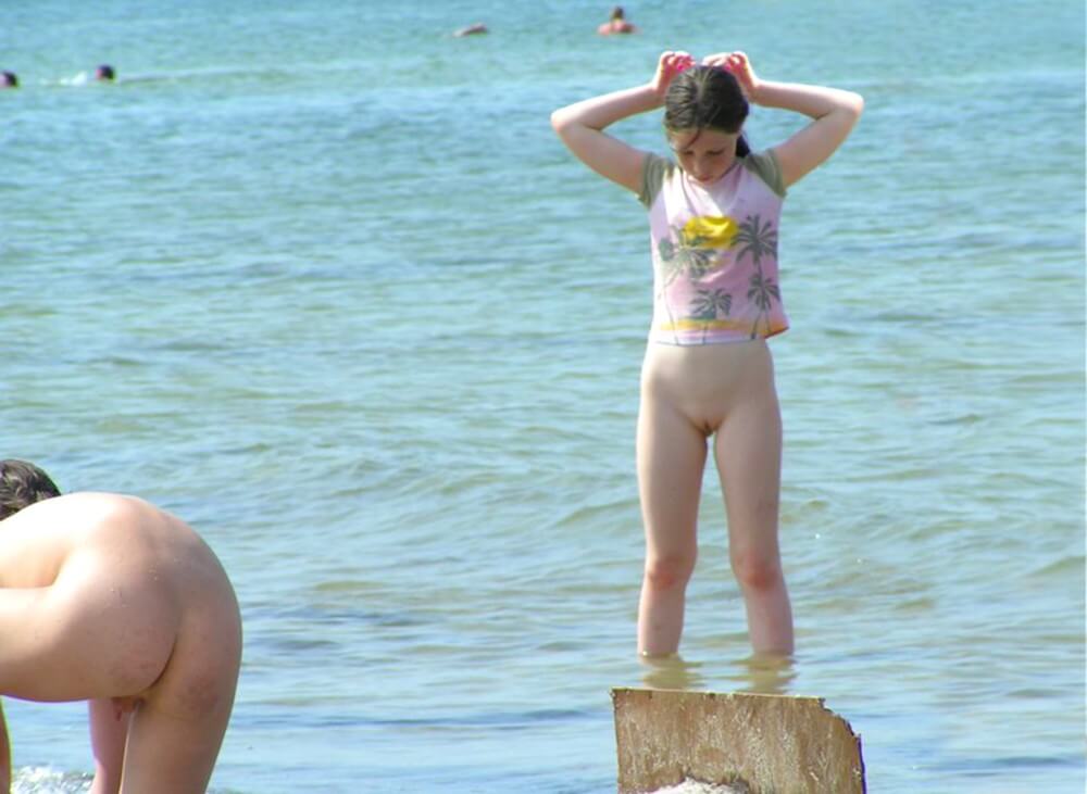 Crazy dirty girls - Nudism is based on human nature