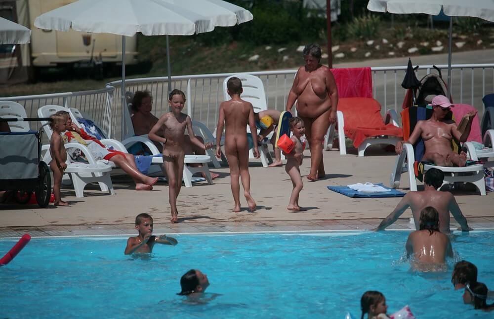 Naturist Afternoon Pool Games pics - Beautiful family nudism