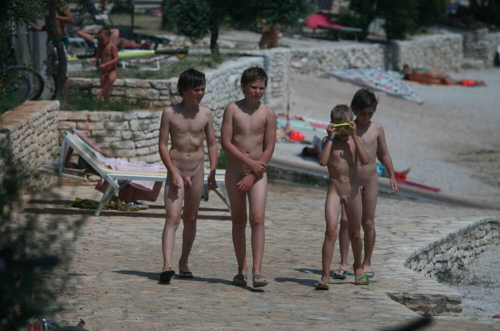 Shore walking nude - Naturism and nudism as a philosophy of respect for oneself and the world around us