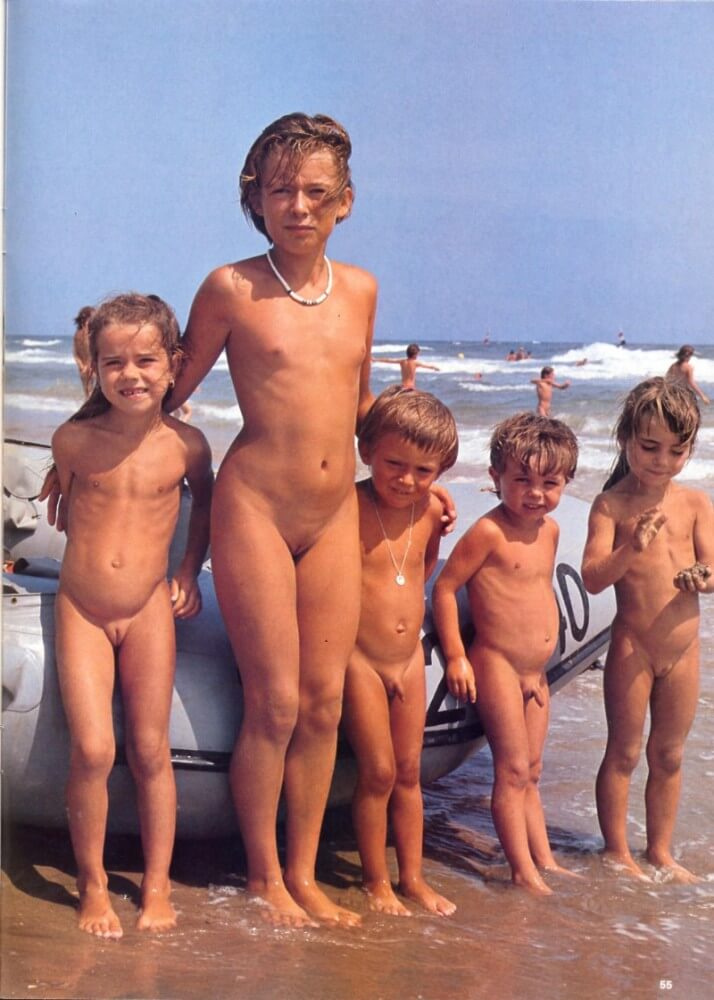 Jung und Frei Nr 2 - Nudism and naturism are a path to self-acceptance