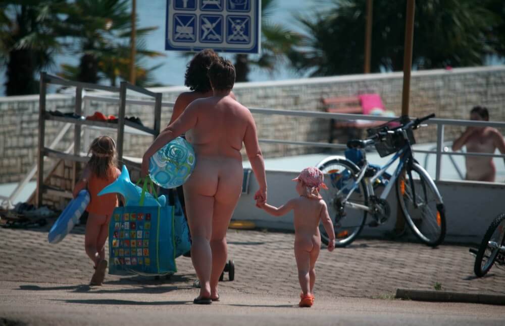 Pool Outskirt Nude Guests pics - Naturism and nudism as a philosophy of respect for oneself and the world around us