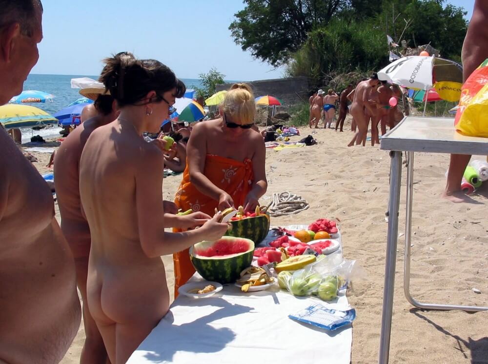 Bulgarian Nude Day Preps pics - Stereotypical perceptions of nudists