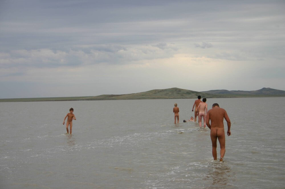 Black-Sea Body Mud Shots pics - Naturism enthusiasts around the world
