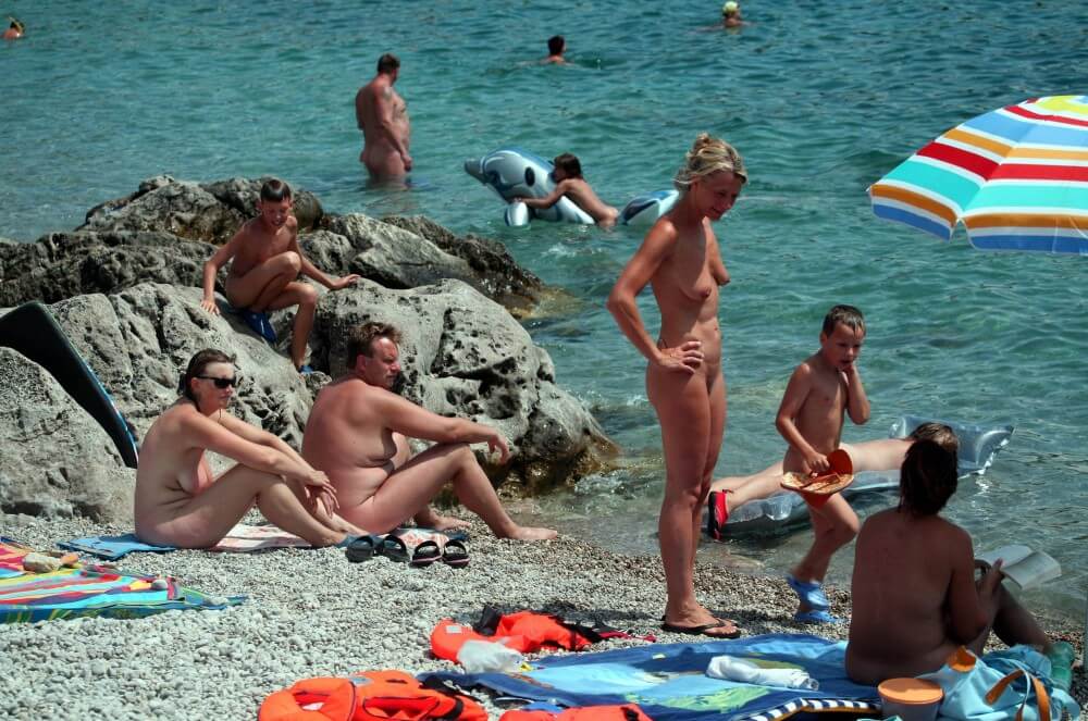 Rock Side Family Camping pics - Naturism Is Not a Sect