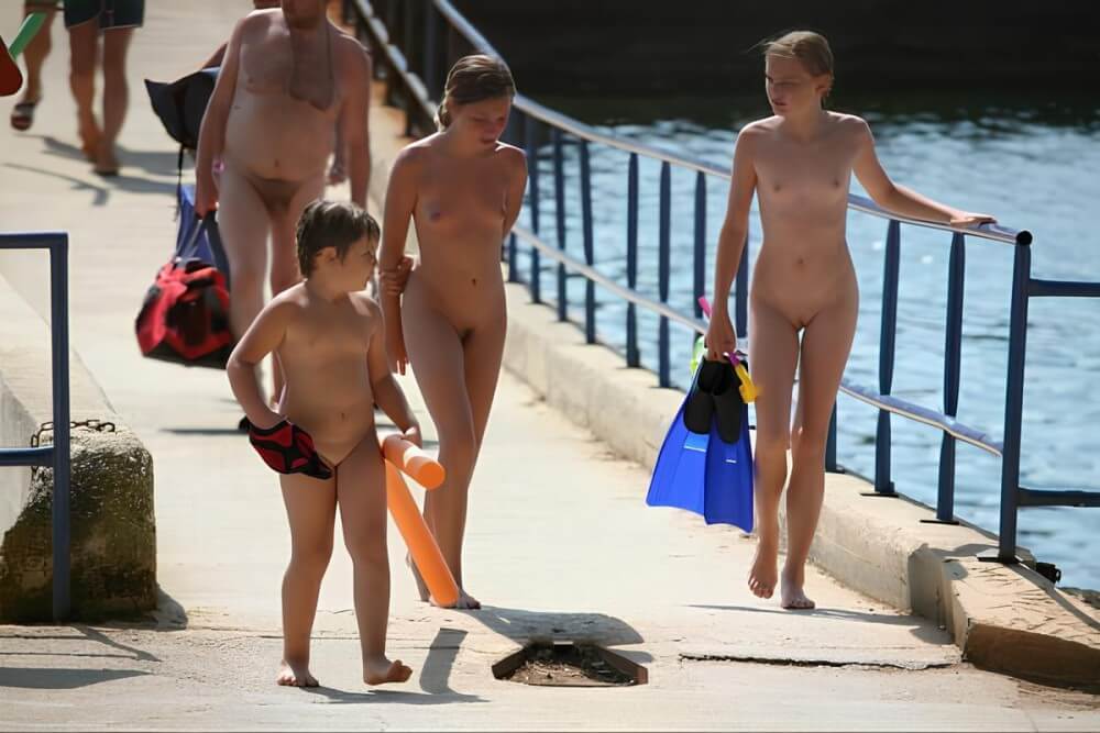 Naturism photo gallery # 11 - Joy and pleasure are an integral part of the nudist and naturist experience