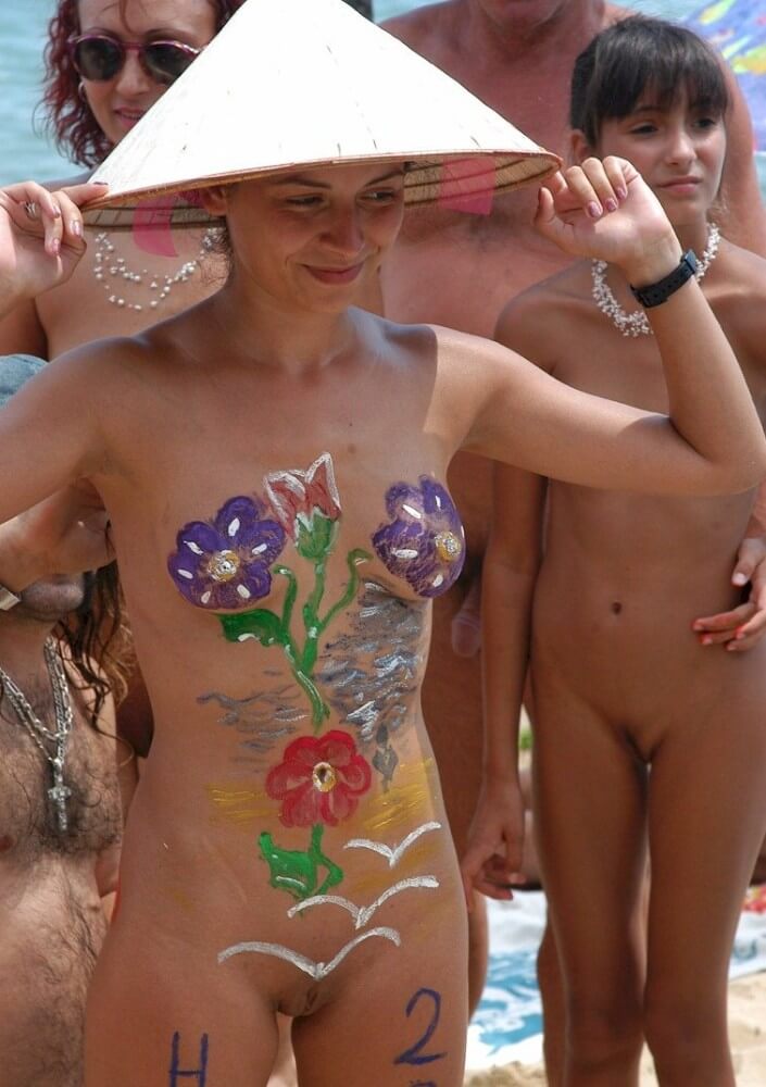 Nudist gathering on the beach video - Nudism helps strengthen friendships