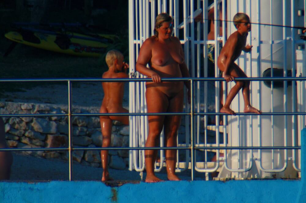 Uka FKK Water Play - The community of naturist movement supporters