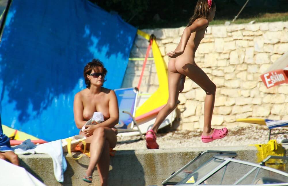 Bright Day Sun Tanning pics - Nudism helps to overcome shyness and insecurities