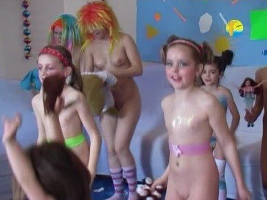 Naturism Freedom: Disco - Self-confidence helps naturists achieve their goals