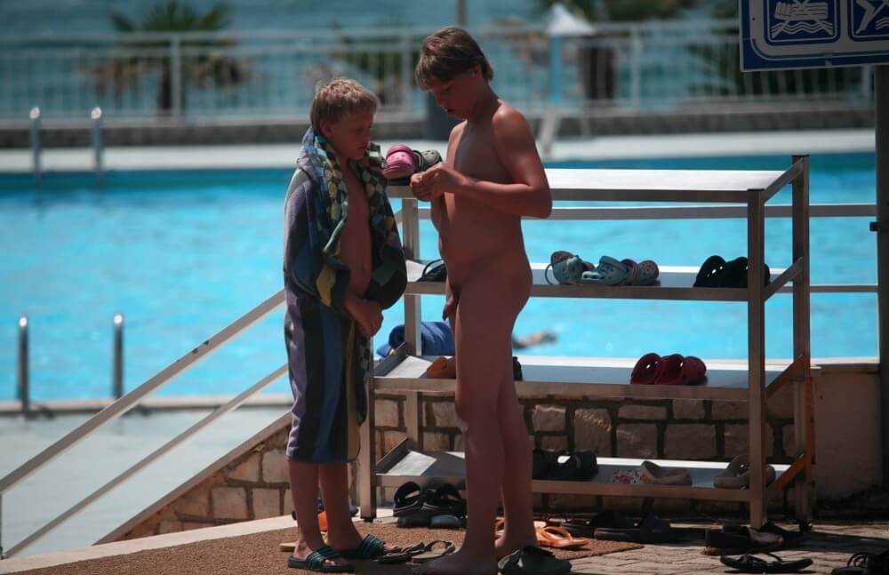 Scooter Travel Mid Day pics - In naturism, sincerity and honesty are valued