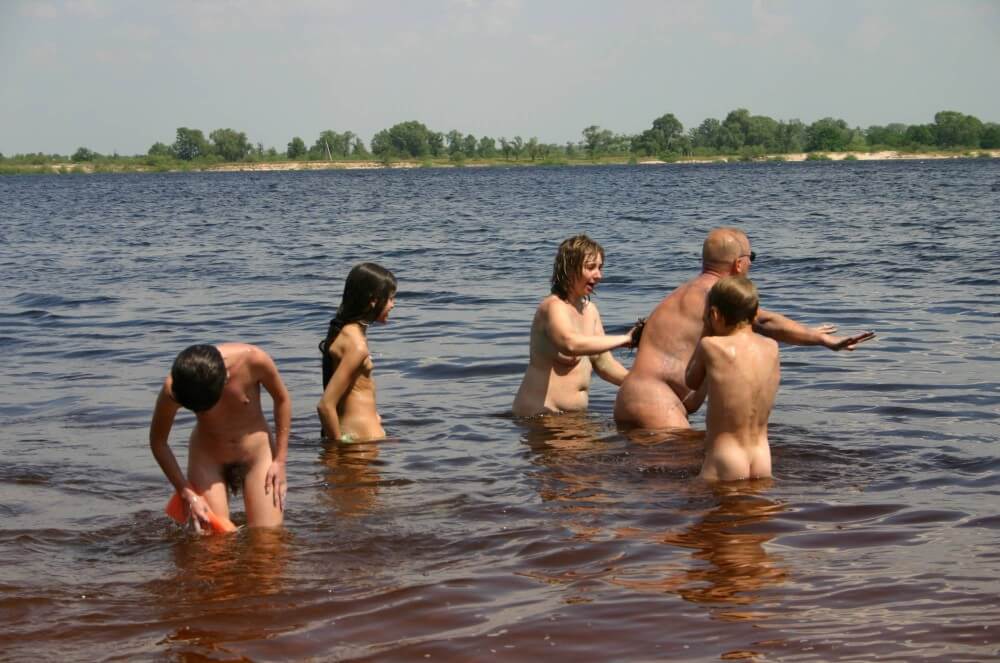 Kiev Water-Front Bathing pics - Many beautiful people without clothes