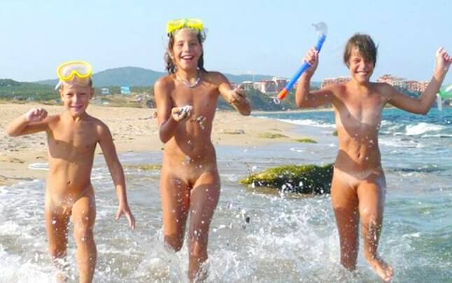Naturism photo gallery # 27 - Nudism and natural harmony