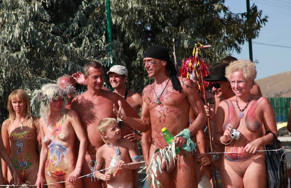 Naturist Day From Behind pics - The equality of body and spirit is an important idea in the practice of nudism and naturism