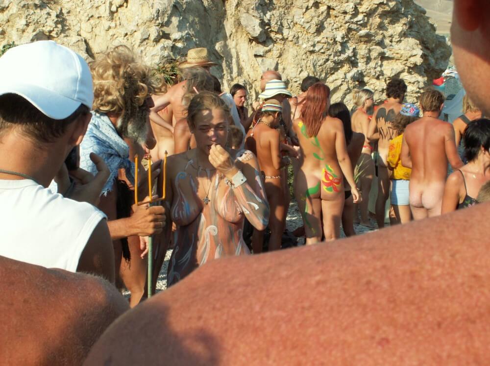 Neptune Day Side Views photos - Nudism teaches respect for the body and nature