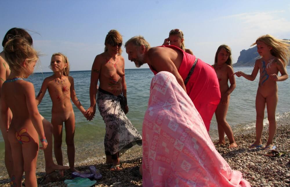 Water Drying Off pics - Living in harmony with nature is the primary goal of the naturist and nudist lifestyle