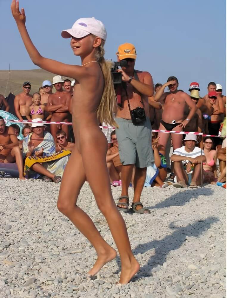 Holiday of the Neptune photos - Nudists appreciate and love nature
