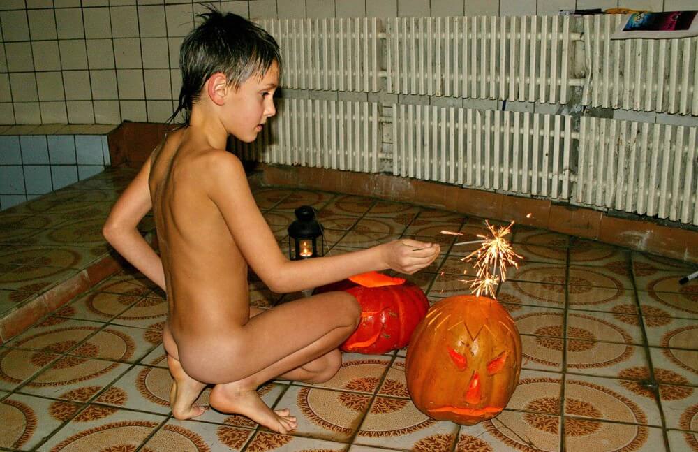 Naturism photo gallery # 20 - Peace and tranquility are goals for those who choose nudism and naturism