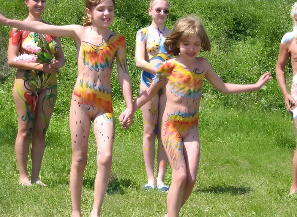 Naturism photo gallery # 29 - Nudism teaches you to appreciate the present