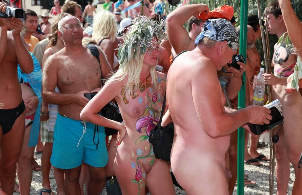 Neptune Painting Couple pics - Naturism is not a cult